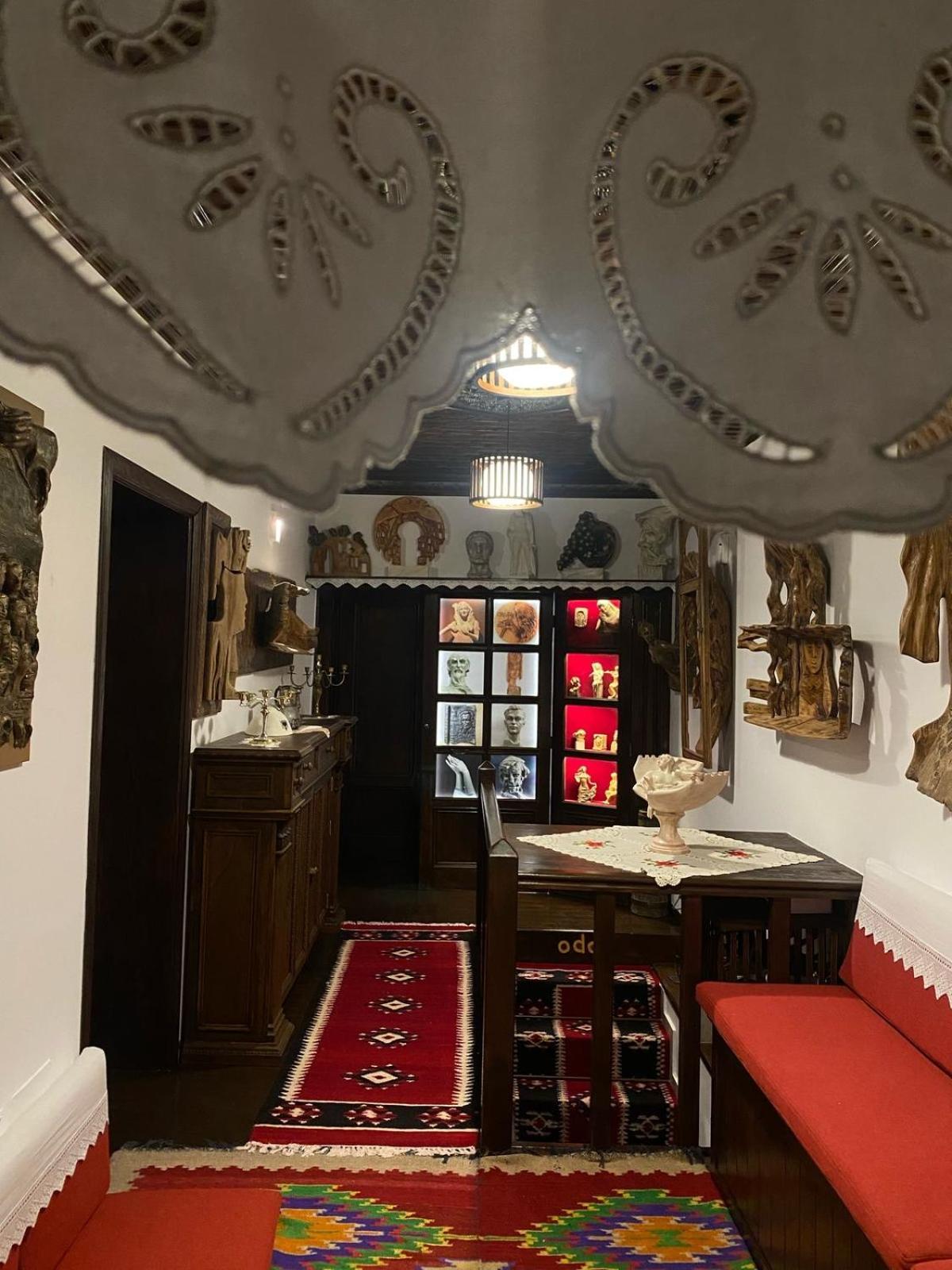 Oda E Skulptorit-Unesco Quarter Berat Esterno foto